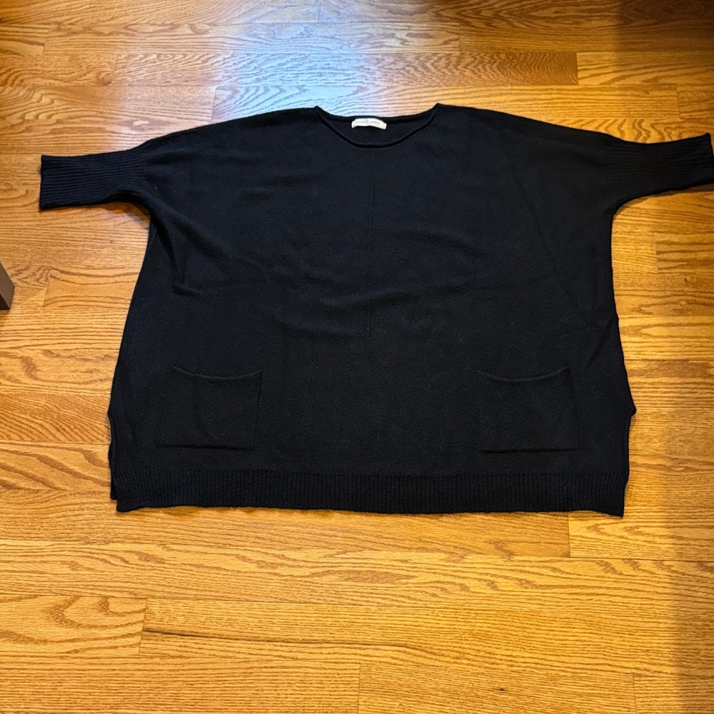 NWOT- Alexandre Laurent. One size oversized sweater. Black.